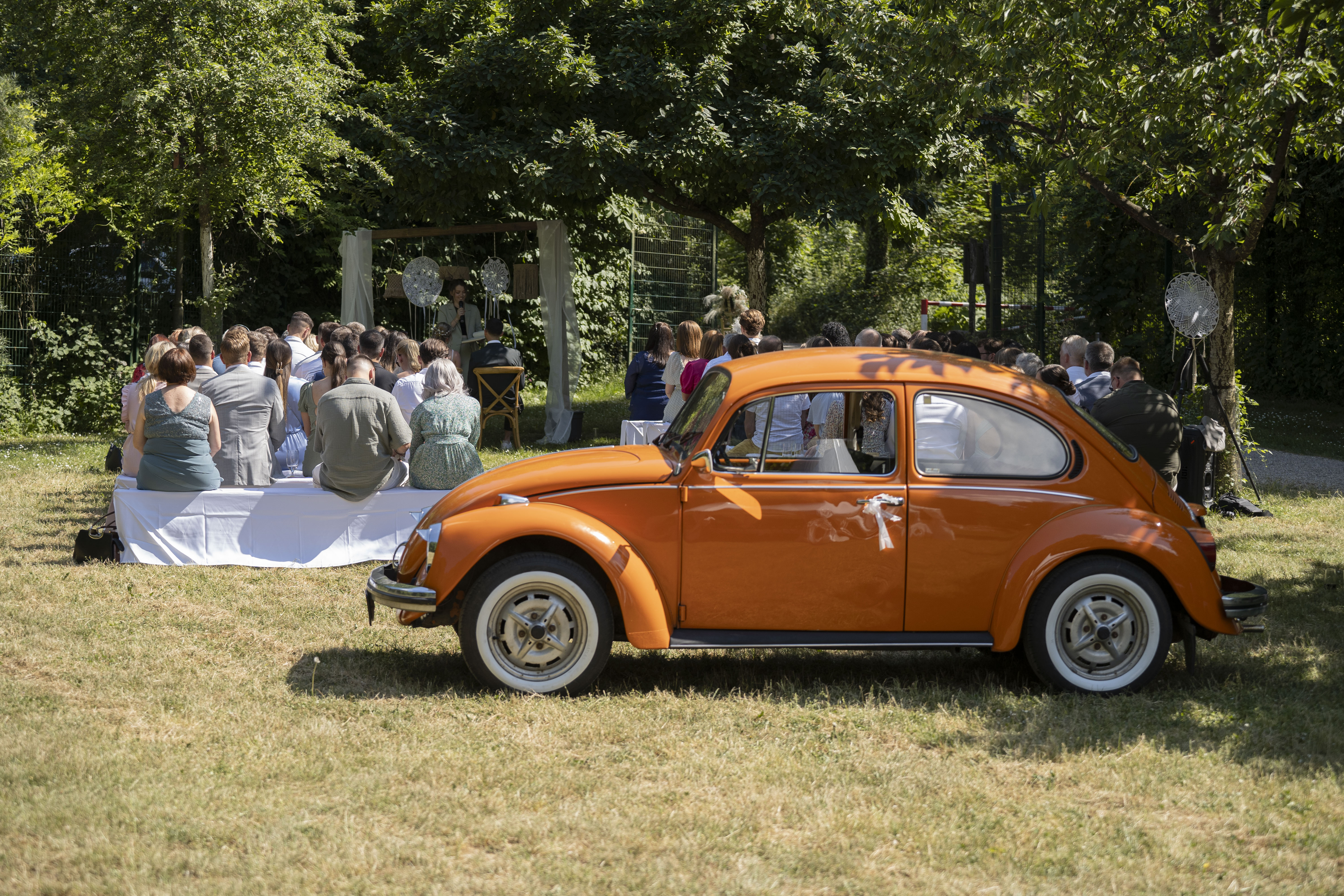 Heidi VW Käfer Orange als Hochzeitsauto — Timeless Rentals