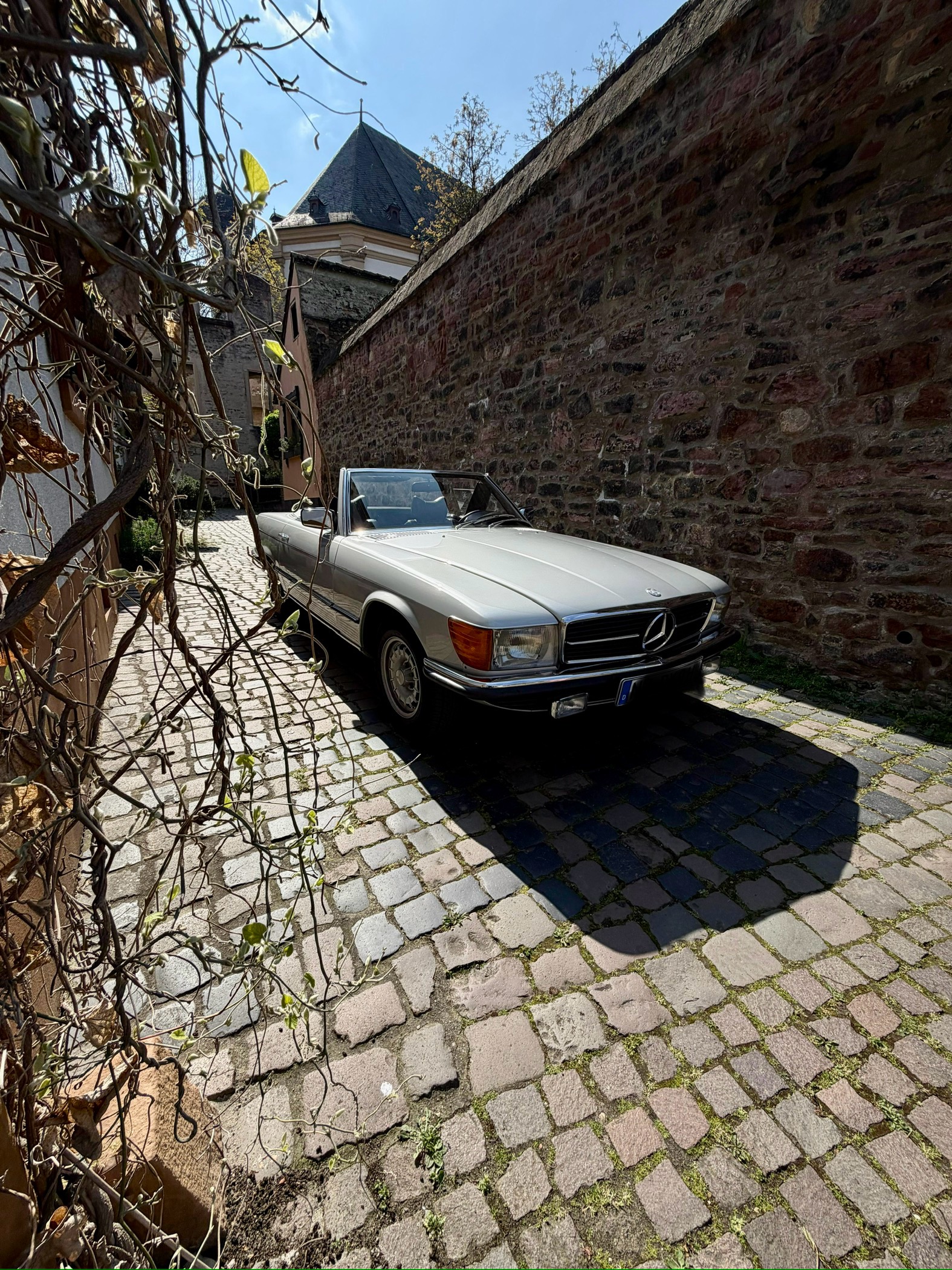 Oskar – Mercedes-Benz 280 SL 1978, Silber metallic