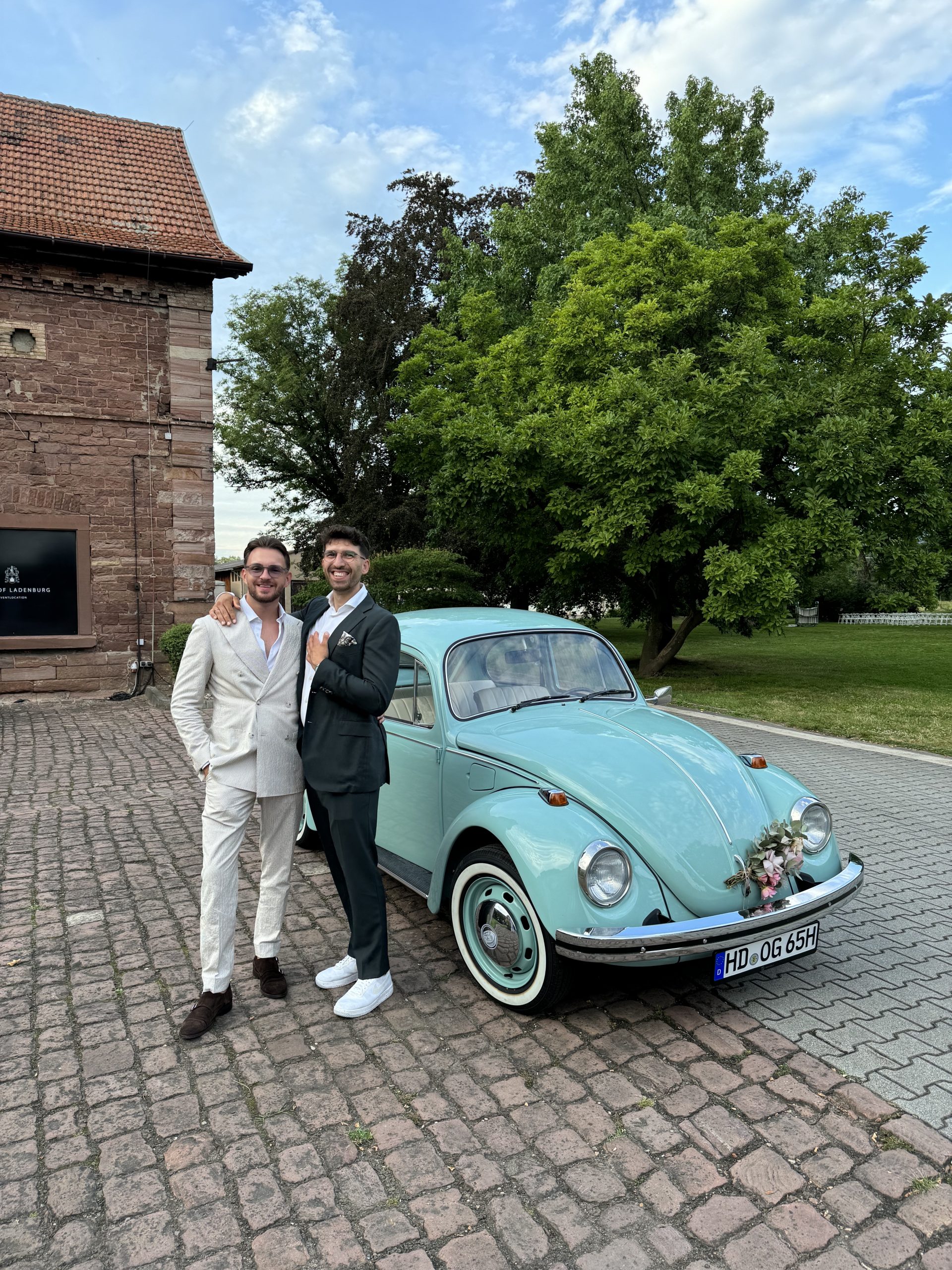 Alex und Luca – Gründer von Timeless Rentals, vor Heidi in Ladenburg